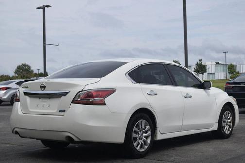 Pearl White 2014 Nissan Altima 2.5 S
