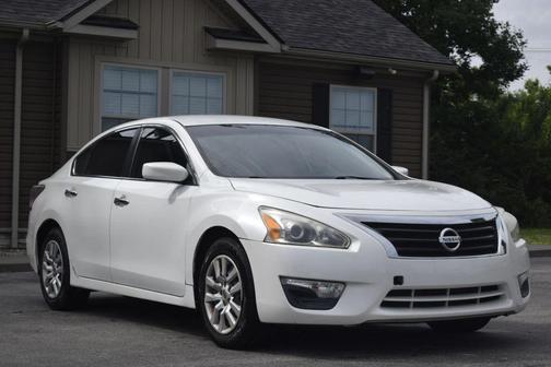 Pearl White 2014 Nissan Altima 2.5 S