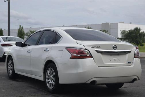 Pearl White 2014 Nissan Altima 2.5 S