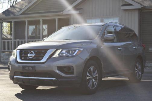 2017 Nissan Pathfinder SV