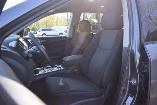 2017 Nissan Pathfinder SV