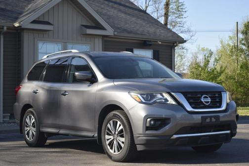 2017 Nissan Pathfinder SV