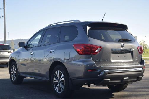 2017 Nissan Pathfinder SV