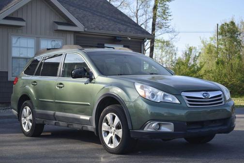 Cypress Green Pearl 2011 Subaru Outback 3.6 R Limited