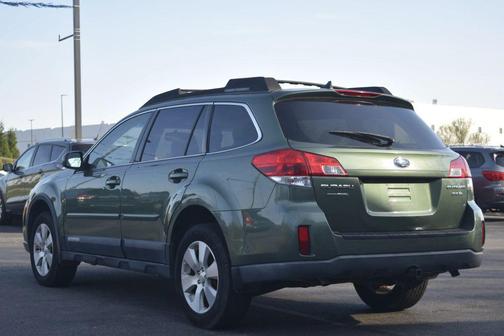 Cypress Green Pearl 2011 Subaru Outback 3.6 R Limited
