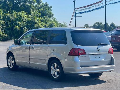2010 Volkswagen Routan SE