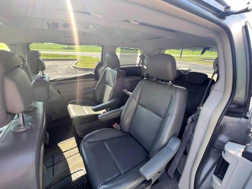 2010 Volkswagen Routan SE