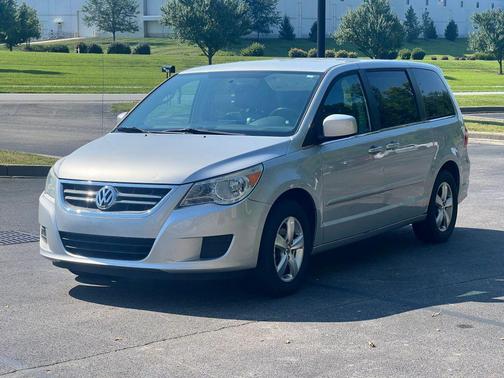 2010 Volkswagen Routan SE