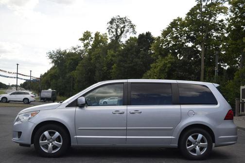 2010 Volkswagen Routan SE