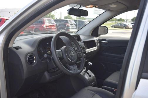 Bright Silver Metallic Clearcoat 2014 Jeep Compass Sport