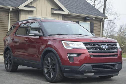 Red 2018 Ford Explorer XLT