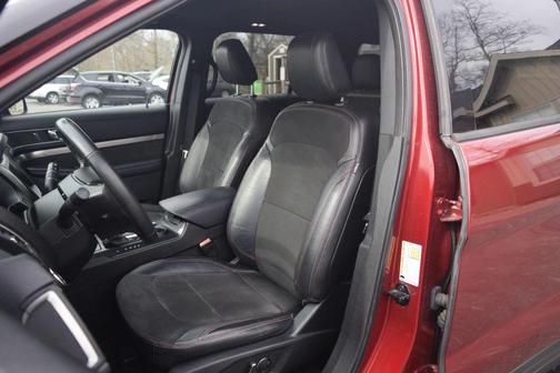 Red 2018 Ford Explorer XLT
