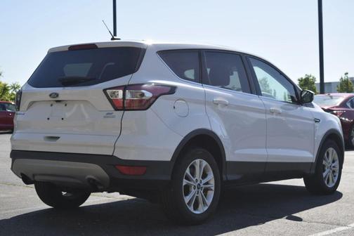 White Platinum Metallic Tri-Coat 2017 Ford Escape SE