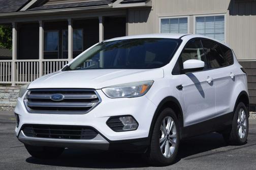 White Platinum Metallic Tri-Coat 2017 Ford Escape SE