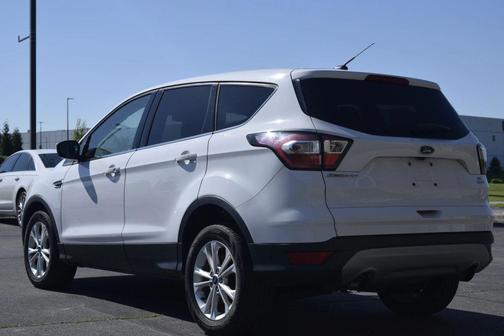 White Platinum Metallic Tri-Coat 2017 Ford Escape SE
