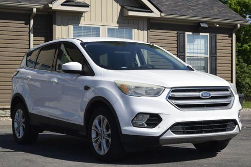 White Platinum Metallic Tri-Coat 2017 Ford Escape SE