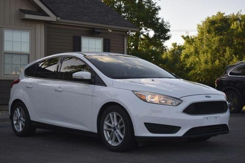 Oxford White 2017 Ford Focus SE