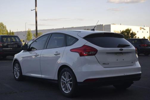 Oxford White 2017 Ford Focus SE