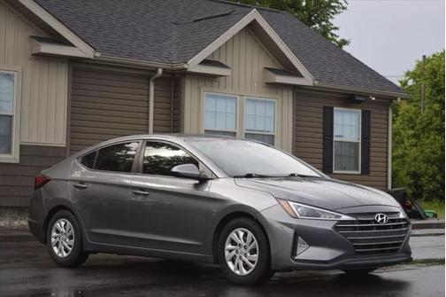 2019 Hyundai ELANTRA SE