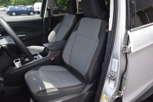 Ingot Silver Metallic 2018 Ford Escape SE