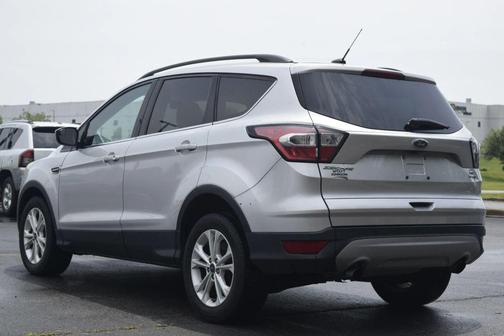 Ingot Silver Metallic 2018 Ford Escape SE