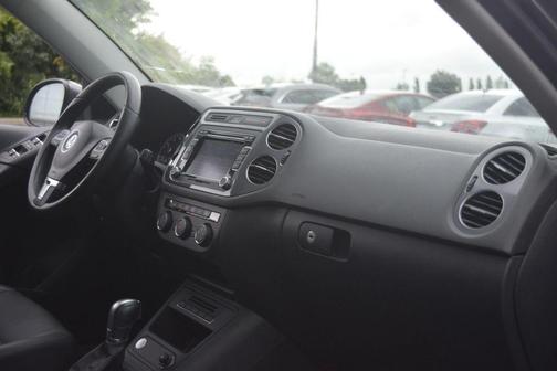 Pepper Gray Metallic 2015 Volkswagen Tiguan Auto SE w/Appearance