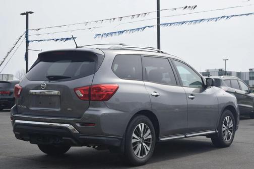 2017 Nissan Pathfinder SL