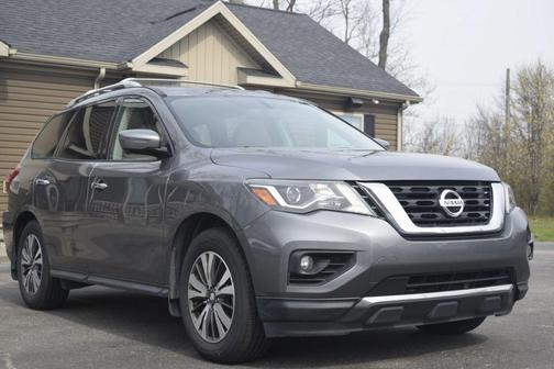 2017 Nissan Pathfinder SL