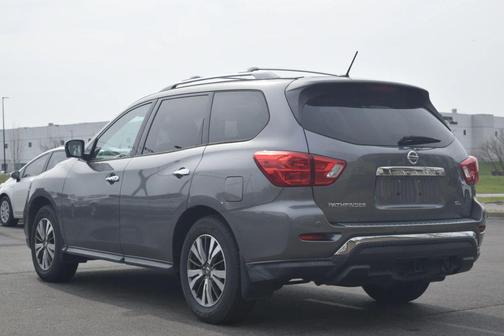 2017 Nissan Pathfinder SL