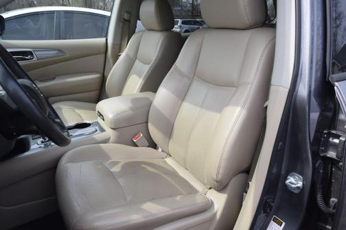 2017 Nissan Pathfinder SL