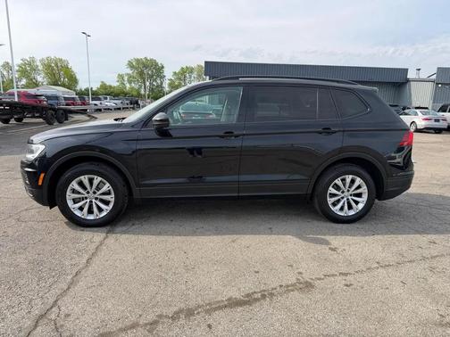 Deep Black Pearl 2019 Volkswagen Tiguan 2.0T S