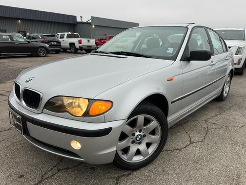 2002 BMW 325 325i 4dr Sdn RWD