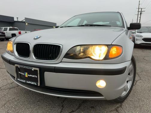 2002 BMW 325 325i 4dr Sdn RWD