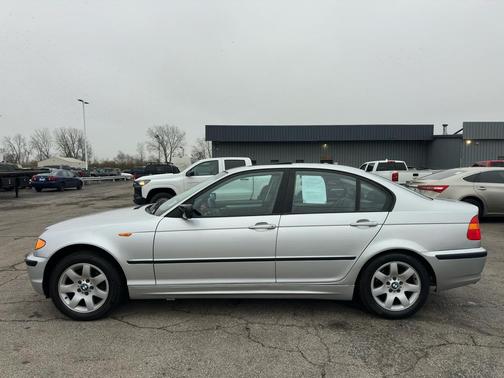 2002 BMW 325 325i 4dr Sdn RWD