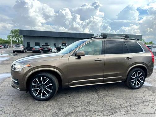 2016 Volvo XC90 T6 Momentum