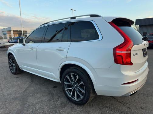 2016 Volvo XC90 T6 Momentum