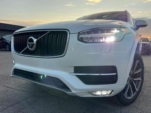 2016 Volvo XC90 T6 Momentum