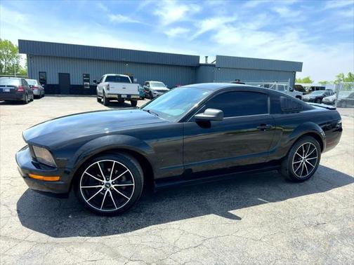 2007 Ford Mustang Deluxe