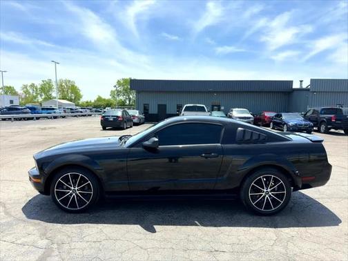 2007 Ford Mustang Deluxe