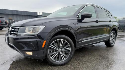 Deep Black Pearl Metallic 2018 Volkswagen Tiguan 2.0T SEL