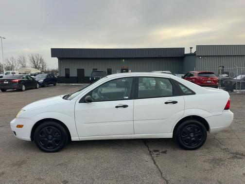 2005 Ford Focus ZX4 SES