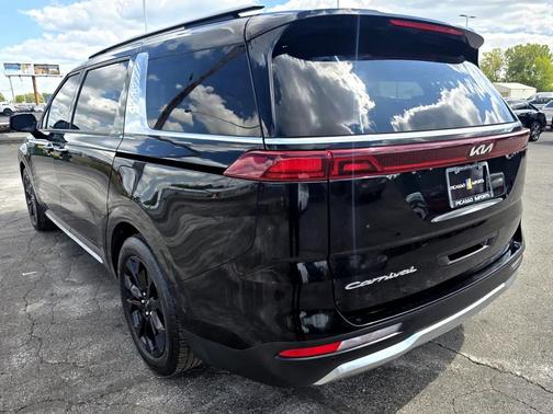 2022 Kia Carnival SX