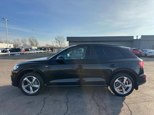 2020 Audi Q5 45 Titanium Premium