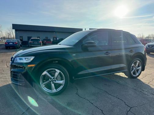 2020 Audi Q5 45 Titanium Premium
