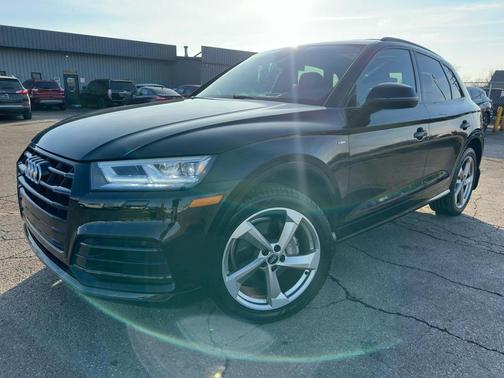 2020 Audi Q5 45 Titanium Premium