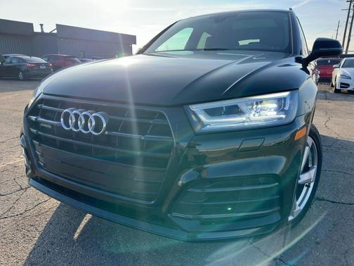 2020 Audi Q5 45 Titanium Premium
