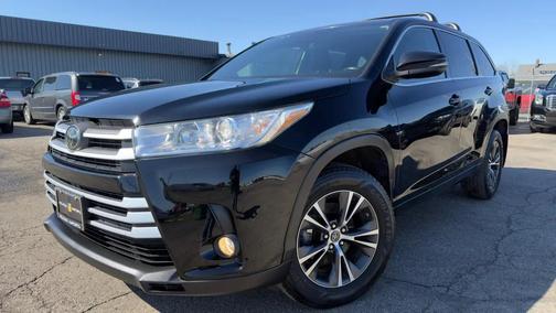 Midnight Black Metallic 2018 Toyota Highlander LE Plus