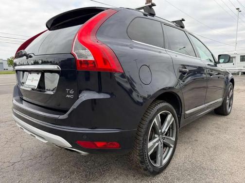 Magic Blue Metallic 2017 Volvo XC60 T6 Dynamic