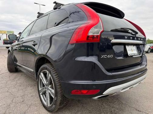 Magic Blue Metallic 2017 Volvo XC60 T6 Dynamic