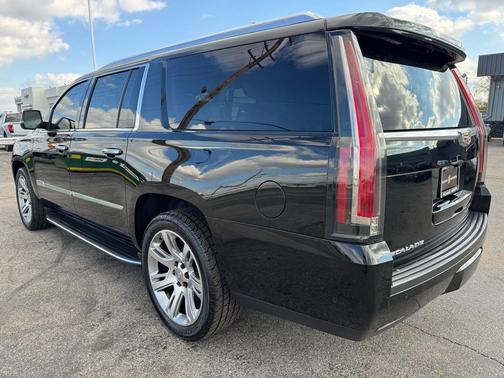 2018 Cadillac Escalade ESV Luxury